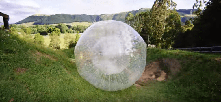 O universo uterino como fenômeno cultural, da arte ao&nbsp;esporte