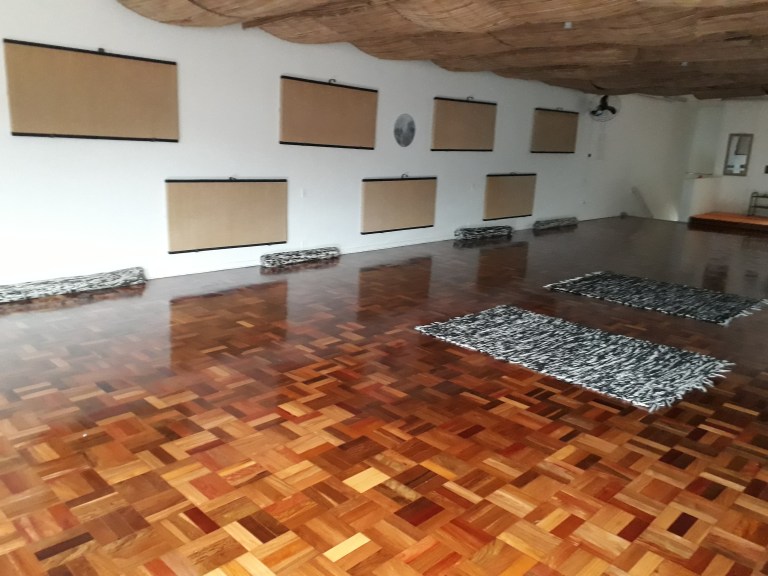 salao principal - parede de tatames.jpg