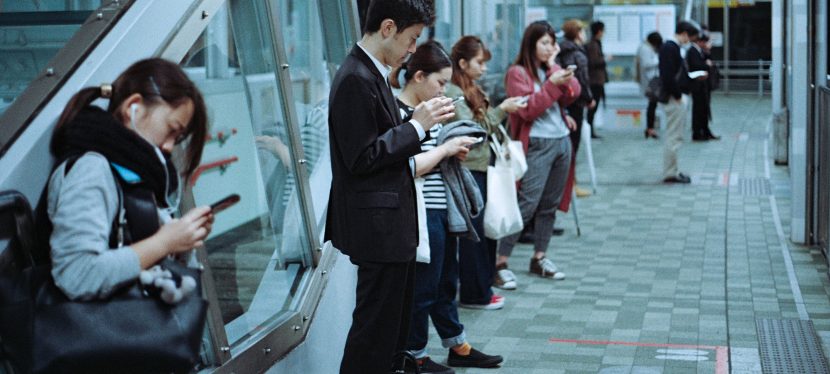 Como nosso corpo é afetado pela tecnologia digital e como isso impacta as relações sociais